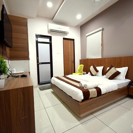 Hotel Embassy Kalol Ngoại thất bức ảnh