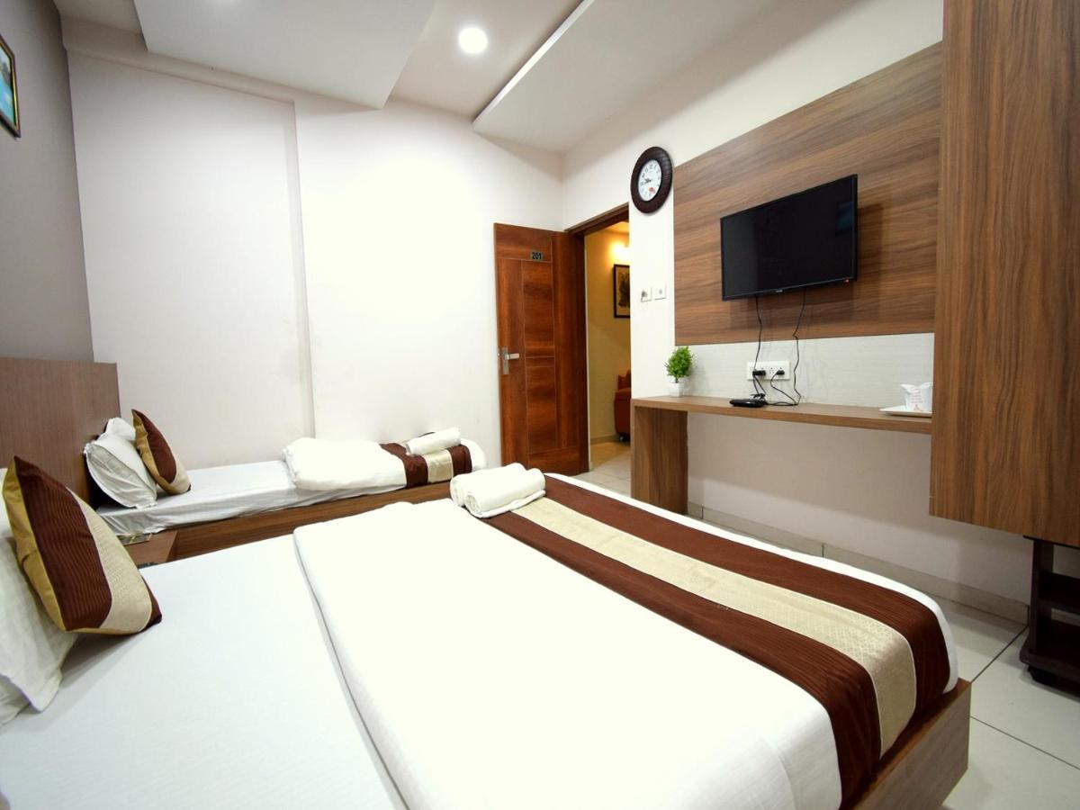 Hotel Embassy Kalol Ngoại thất bức ảnh