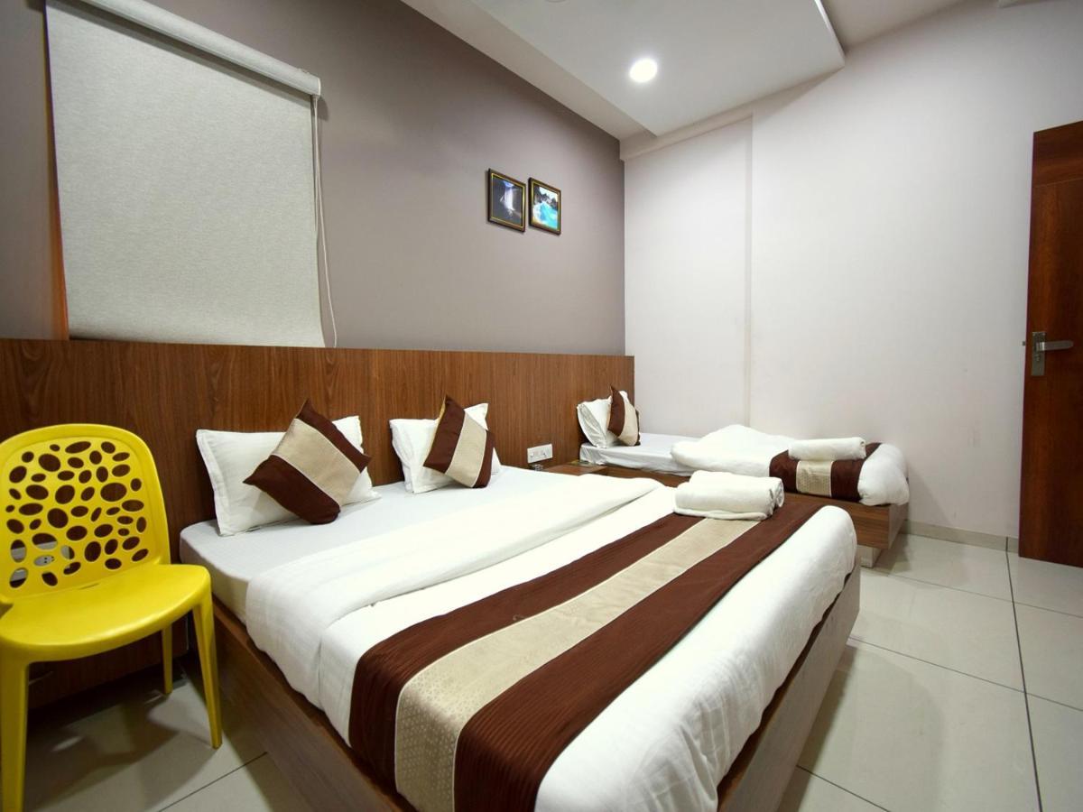 Hotel Embassy Kalol Ngoại thất bức ảnh