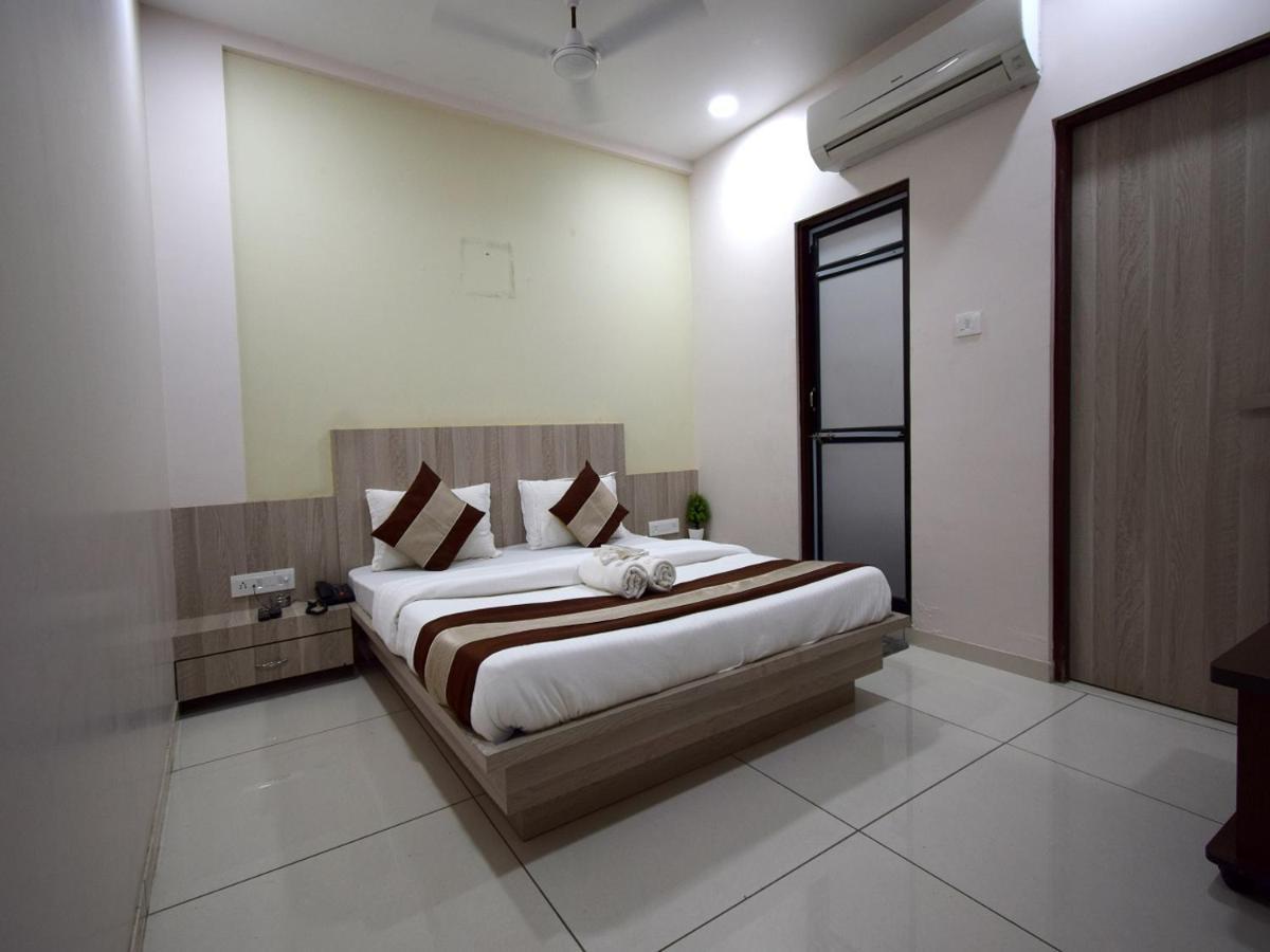 Hotel Embassy Kalol Ngoại thất bức ảnh