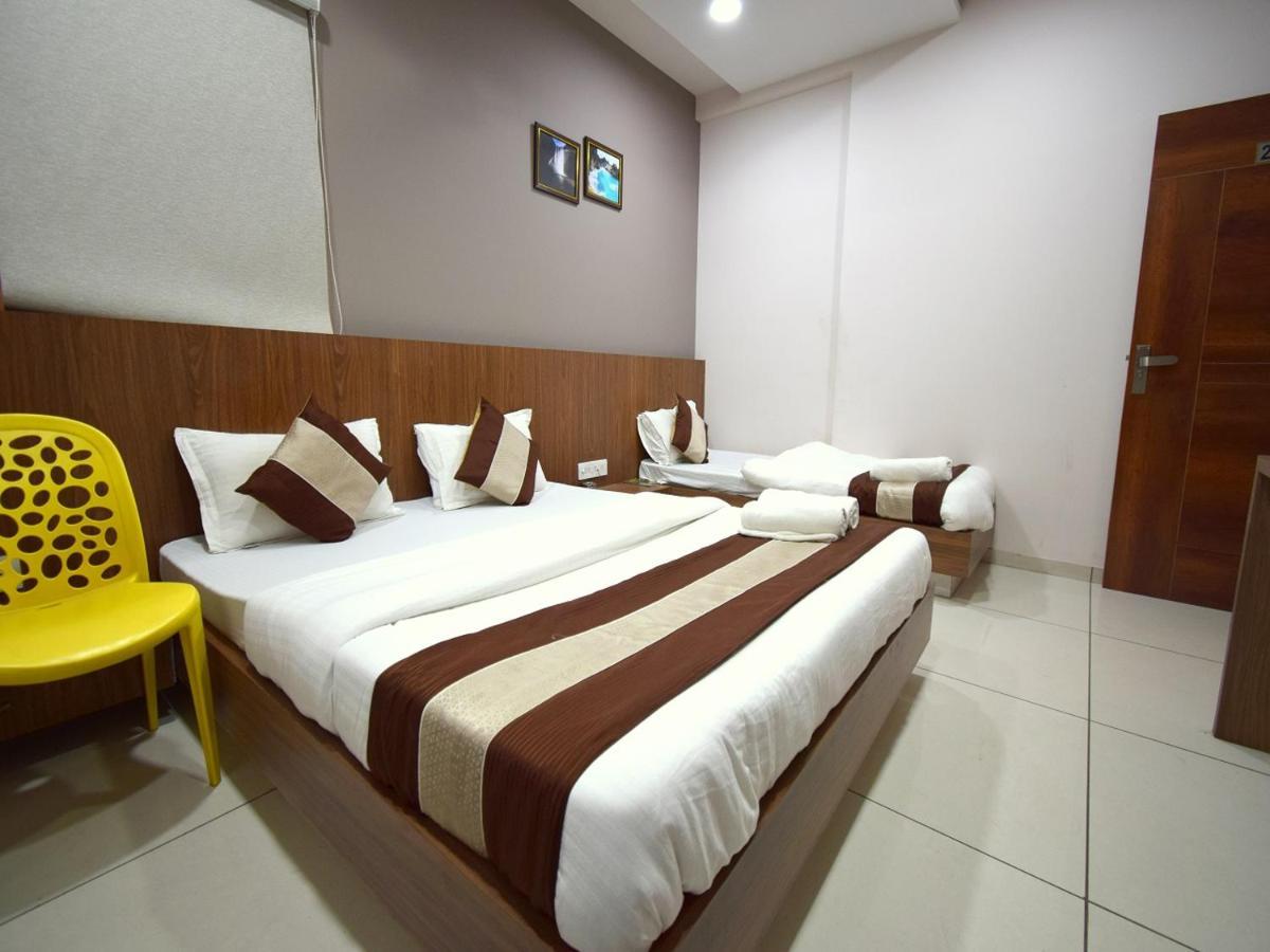 Hotel Embassy Kalol Ngoại thất bức ảnh