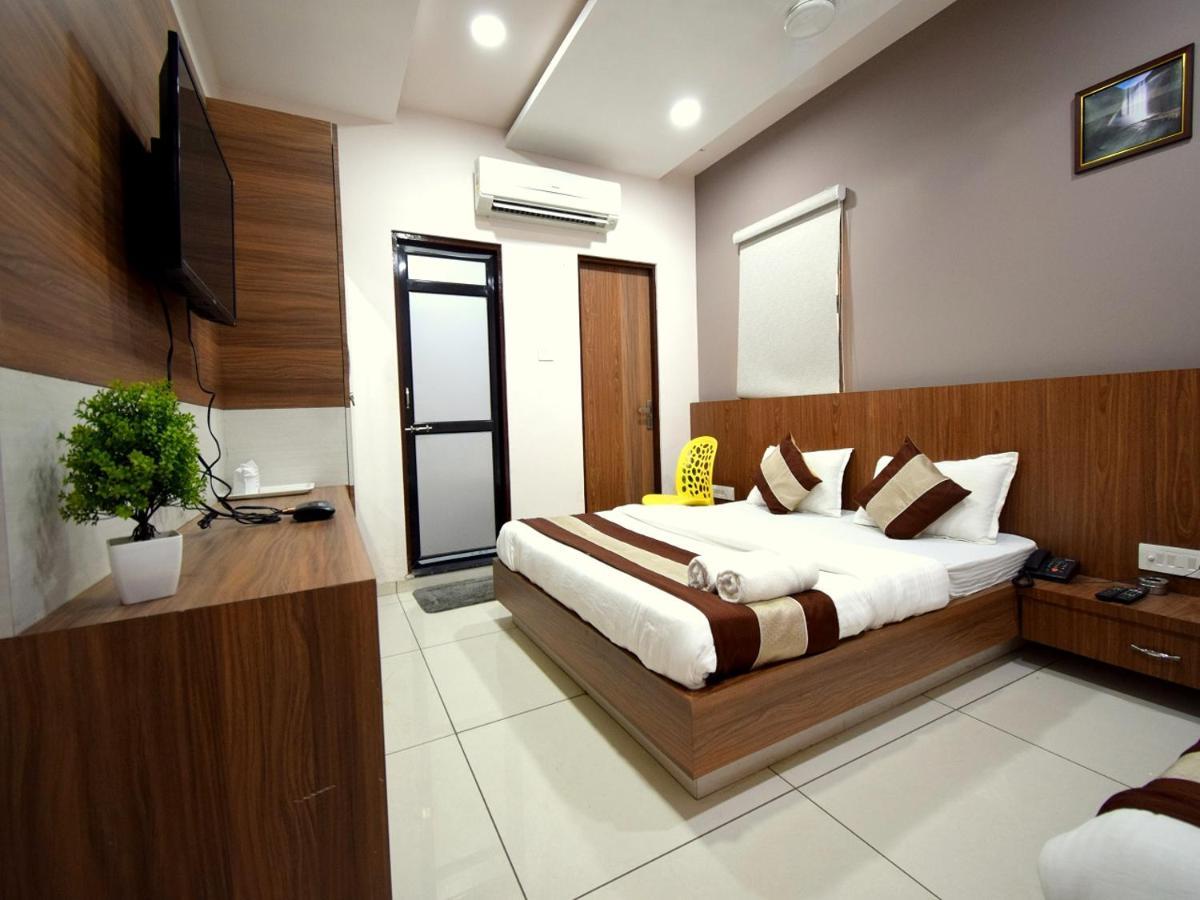 Hotel Embassy Kalol Ngoại thất bức ảnh