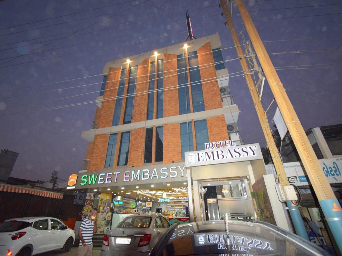Hotel Embassy Kalol Ngoại thất bức ảnh