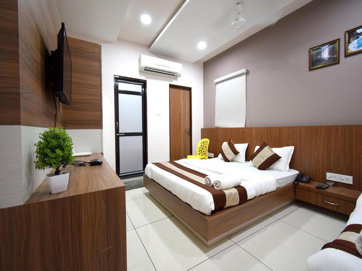 Hotel Embassy Kalol Ngoại thất bức ảnh