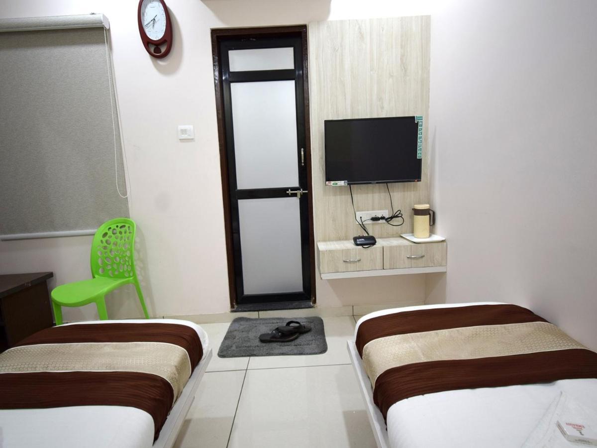 Hotel Embassy Kalol Ngoại thất bức ảnh
