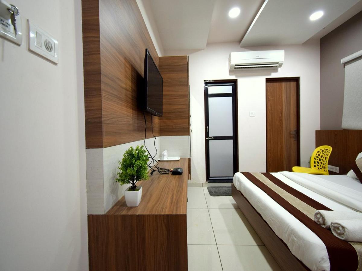 Hotel Embassy Kalol Ngoại thất bức ảnh