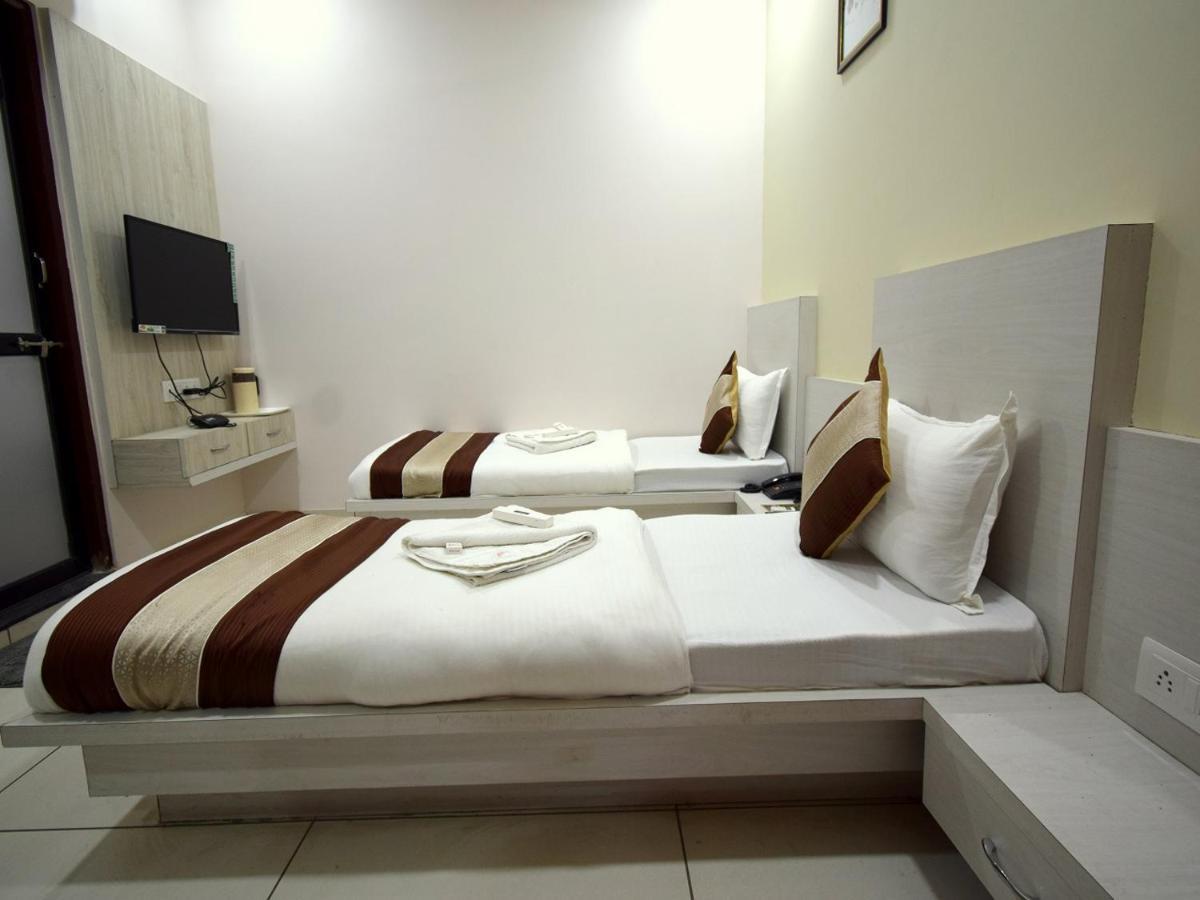 Hotel Embassy Kalol Ngoại thất bức ảnh